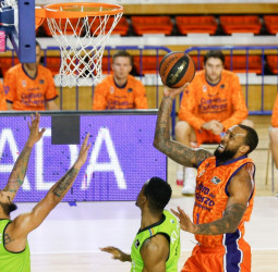 La 4ª plaza en Liga Endesa en juego ante Urbas Fuenlabrada en el regreso del público a la Fonteta