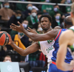 El Zalgiris se mantiene invicto arrasando al Anadolu Efes (89-73)