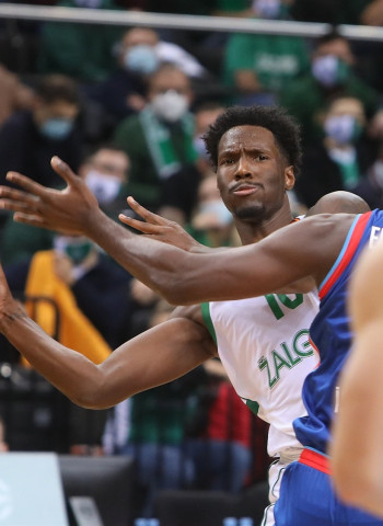 El Zalgiris se mantiene invicto arrasando al Anadolu Efes (89-73)