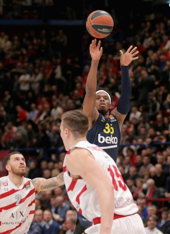 El Fenerbahce le complica la vida al Armani Milán (90-104)