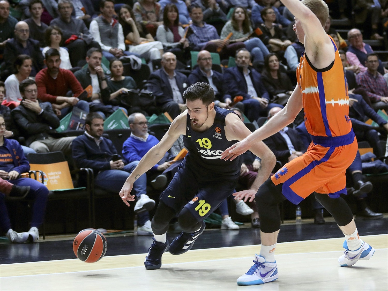El Fenerbahçe gana en La Fonteta (86-93)