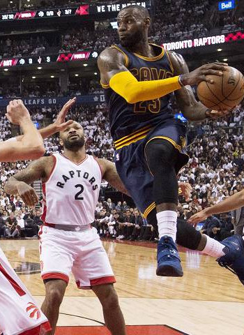 [3-0] LeBron pone a los Raptors al borde de la eliminación (115-94)