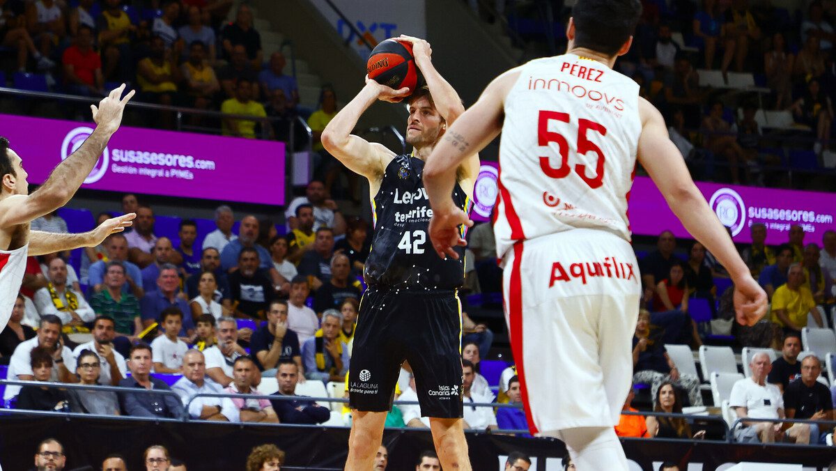 El Lenovo Tenerife tira de oficio para imponerse al Baxi Manresa (100-87)