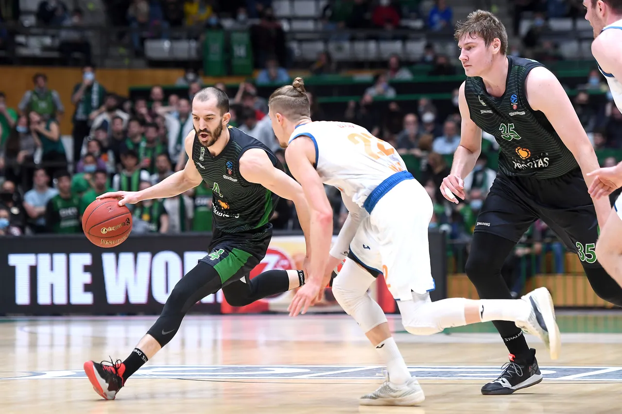 Muchos nervios y bajo acierto condenan al Joventut a apearse de la EuroCup (73-79)