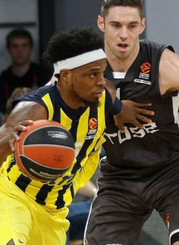Dixon ejecuta al Brose Baskets (78-83)