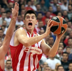 El Brose Baskets piensa en Luka Mitrovic para remplazar la marcha de Nicolo Melli