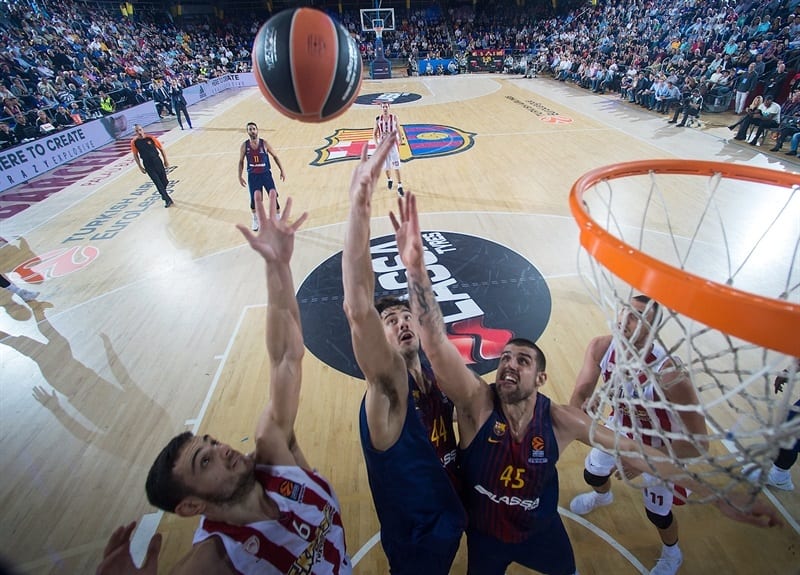 El FC Barcelona recupera su identidad defensiva, recupera sensaciones y suma ante Olympiacos (73-51)