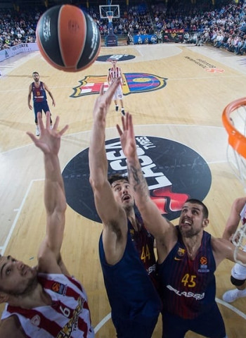 El FC Barcelona recupera su identidad defensiva, recupera sensaciones y suma ante Olympiacos (73-51)