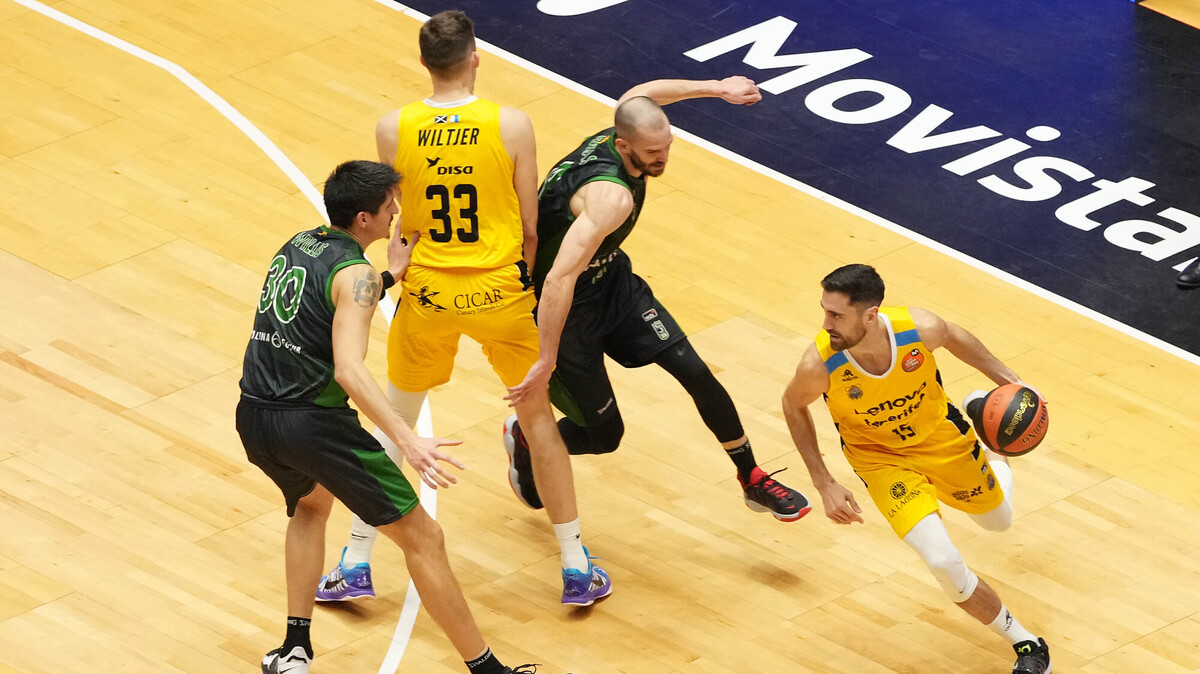 Lenovo Tenerife despierta a tiempo y se abona a las semifinales (62-64)