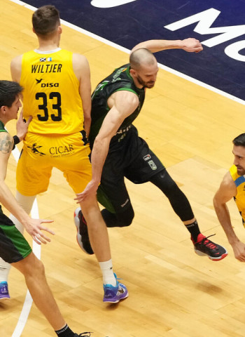 Lenovo Tenerife despierta a tiempo y se abona a las semifinales (62-64)