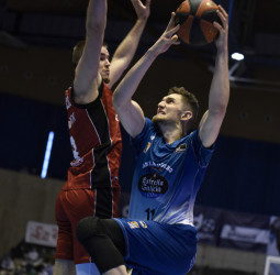 La alegría vuelve al Monbus Obradoiro (87-82)