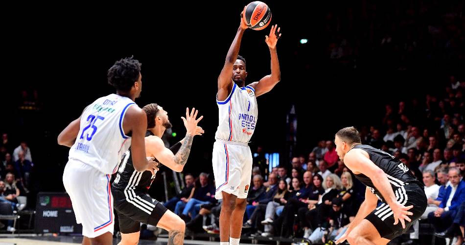 Anadolu Efes se impone en Bolonia, 67-76