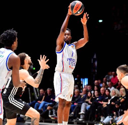 Anadolu Efes se impone en Bolonia, 67-76