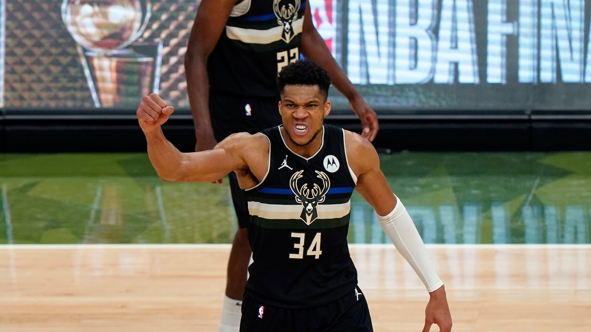 Un épico Antetokounmpo hace campeón de la NBA a los Milwaukee Bucks (98-105) [2-4]