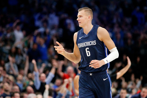 Kristaps Porzingis, en el punto de mira de los Golden State Warriors