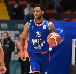 El Anadolu Efes le hace una oferta de renovación a PJ Dozier