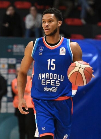El Anadolu Efes le hace una oferta de renovación a PJ Dozier