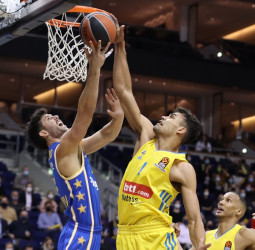 El triple relanza al ALBA Berlín ante el Maccabi (91-86)