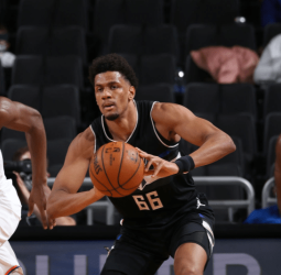 Los Warriors cortan a Axel Toupane