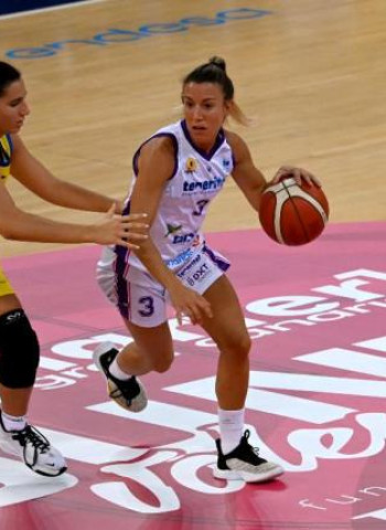 El Tenerife resurge de sus cenizas diez jornadas después y en todo un derbi canario