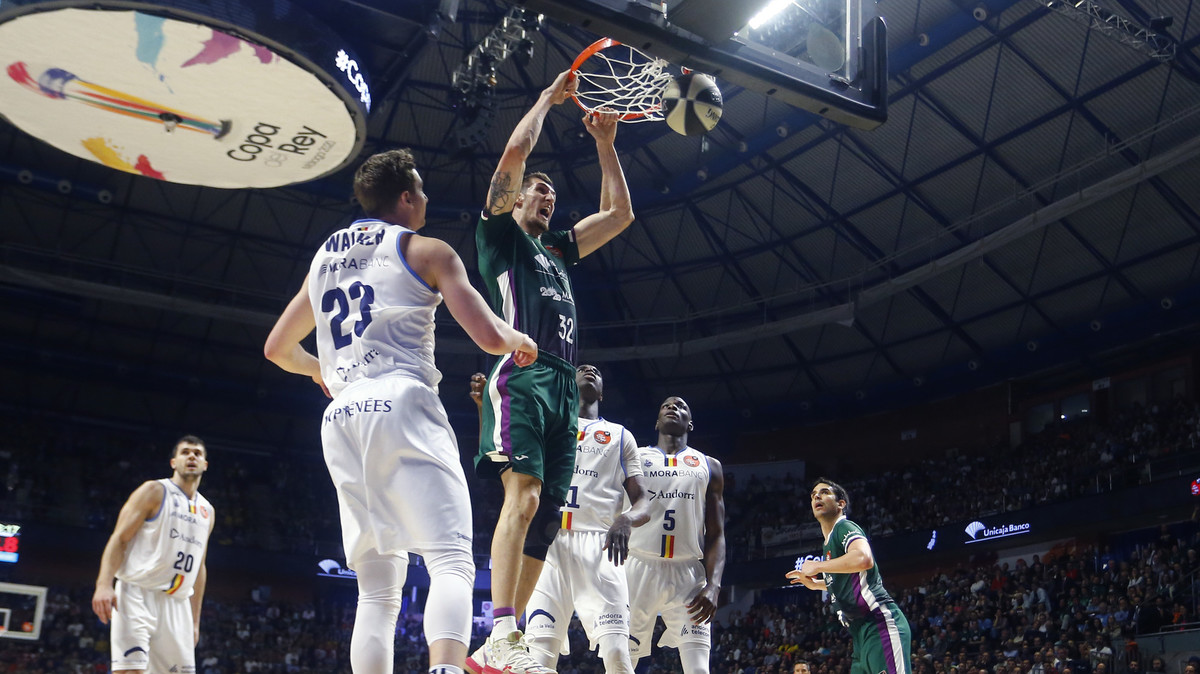 El Unicaja se cita con la historia (92-59)
