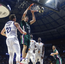 El Unicaja se cita con la historia (92-59)