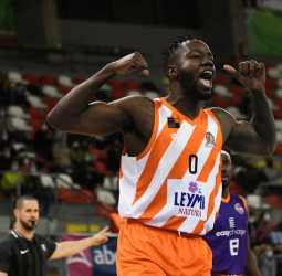 Diversión y quinta victoria consecutiva (105-93)