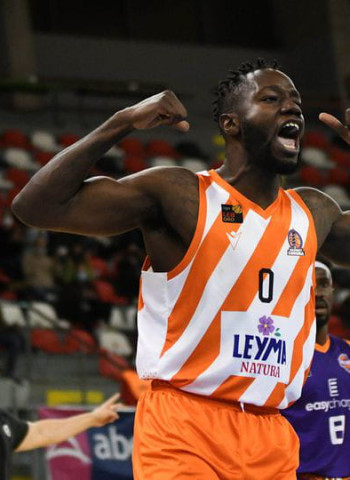 Diversión y quinta victoria consecutiva (105-93)