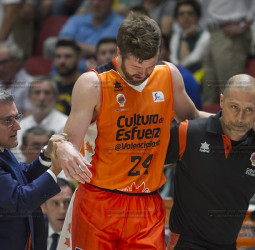 John Shurna sufre fractura en el húmero del brazo derecho