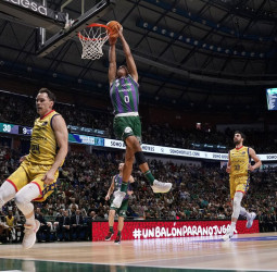 Una  primera mitad excelsa redondea la gran semana de Unicaja (98-80)