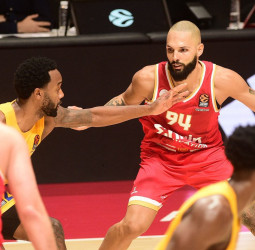 El Olympiacos se impone ante el Maccabi en un partido de rachas, 91-94
