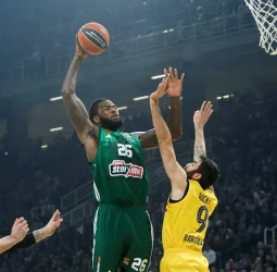 Panathinaikos completa la remontada para vencer al Barcelona, 89-81