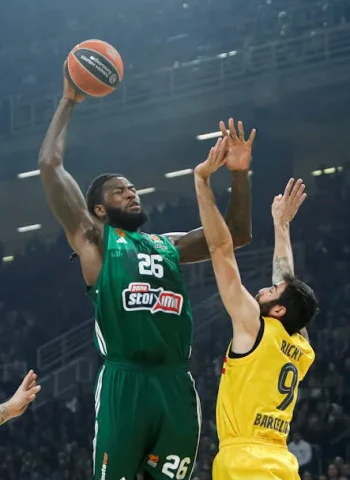 Panathinaikos completa la remontada para vencer al Barcelona, 89-81
