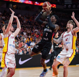 España resurge en un duelo vibrante y roza la gesta ante Alemania, 105-106