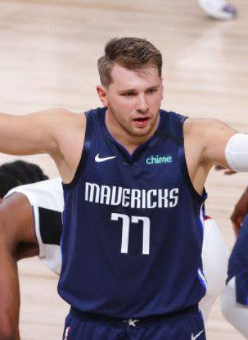 Un triple final de Doncic en la prórroga empata la eliminatoria (135-133) [2-2]