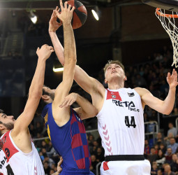 Bilbao Basket asalta el Palau y se clasifica para la Copa (92-94)