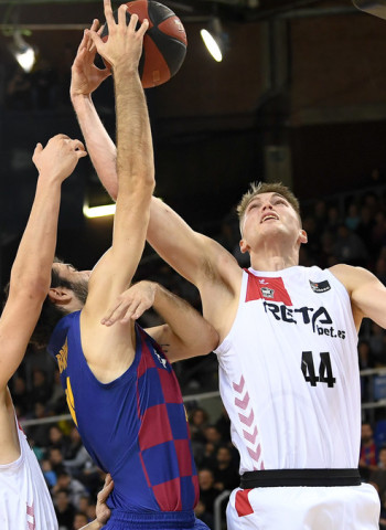 Bilbao Basket asalta el Palau y se clasifica para la Copa (92-94)