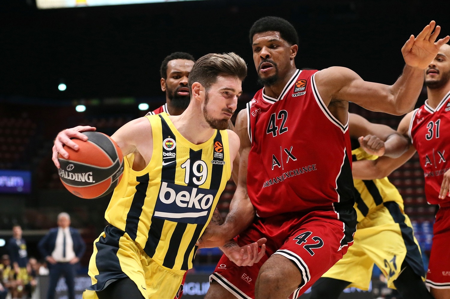 De Colo y Vesely lideran al Fenerbahce ante el Milan (92-100)