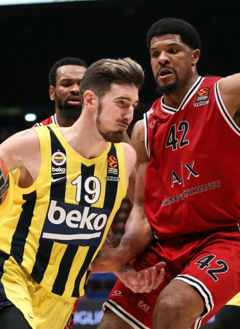 De Colo y Vesely lideran al Fenerbahce ante el Milan (92-100)