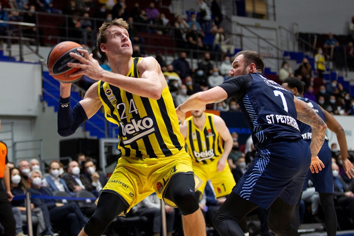 El Fenerbahce mejora sensaciones a costa del Zenit (80-86)