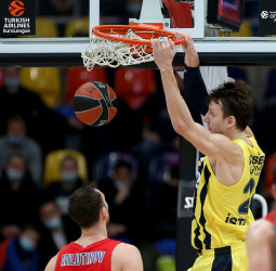 Un Fenerbahce al alza se lleva una gran victoria en la cancha del CSKA Moscú (83-89)