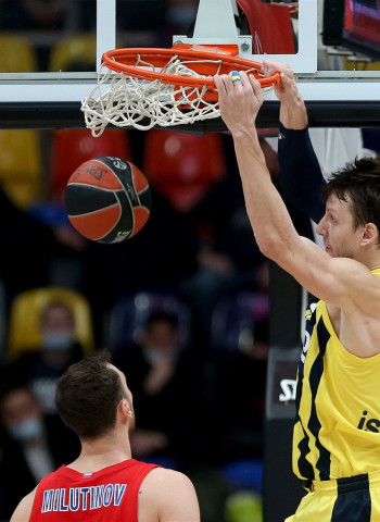 Un Fenerbahce al alza se lleva una gran victoria en la cancha del CSKA Moscú (83-89)