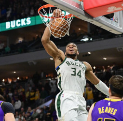 De nada sirven los 45 de Doncic sin LeBron, 106-126