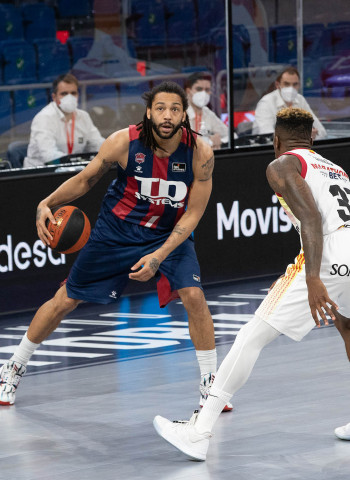 Contundente victoria de TD Systems Baskonia en el Buesa Arena (89-61)