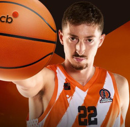 Aleix Font renueva su contrato con el Leyma Coruña