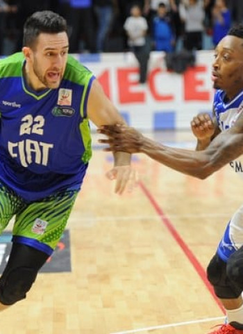 Vasilije Micic, cerca del Anadolu Efes