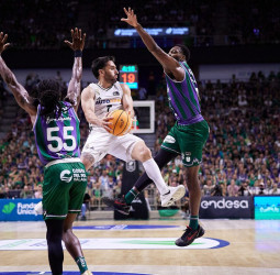 El Real Madrid sobrevive al Unicaja y se gana su sitio en la final (79-86) [3-1]