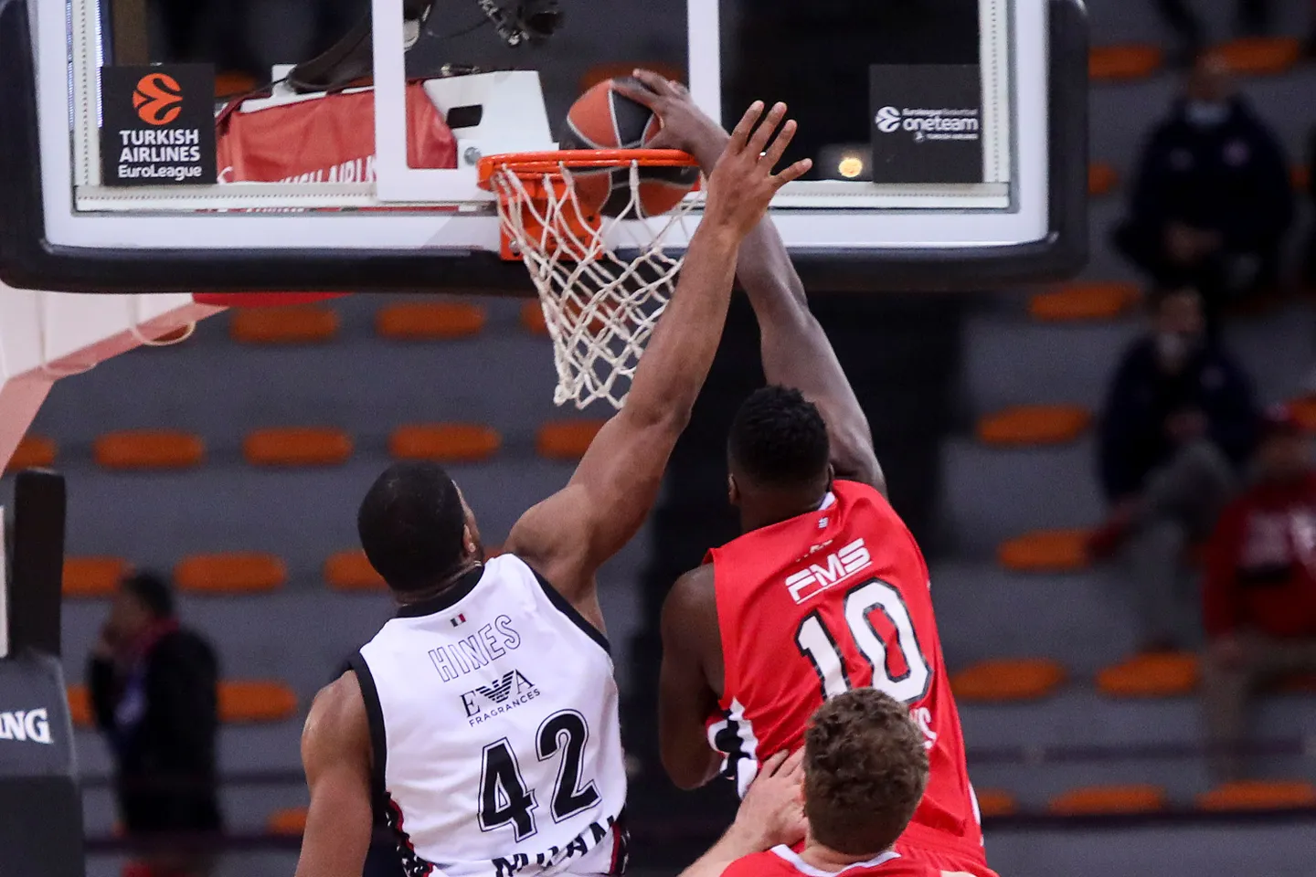 El Olympiacos se hace fuerte en casa ante el Armani Milán (67-58)
