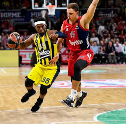 Tras 50 minutos el Bayern Munich supera al Fenerbahce (90-86)