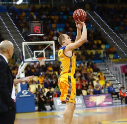 El Unicaja presenta oferta por Sasu Salin